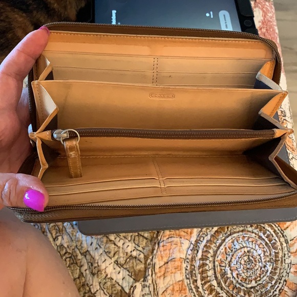 Coach Zip Wallet - Picture 4 of 4